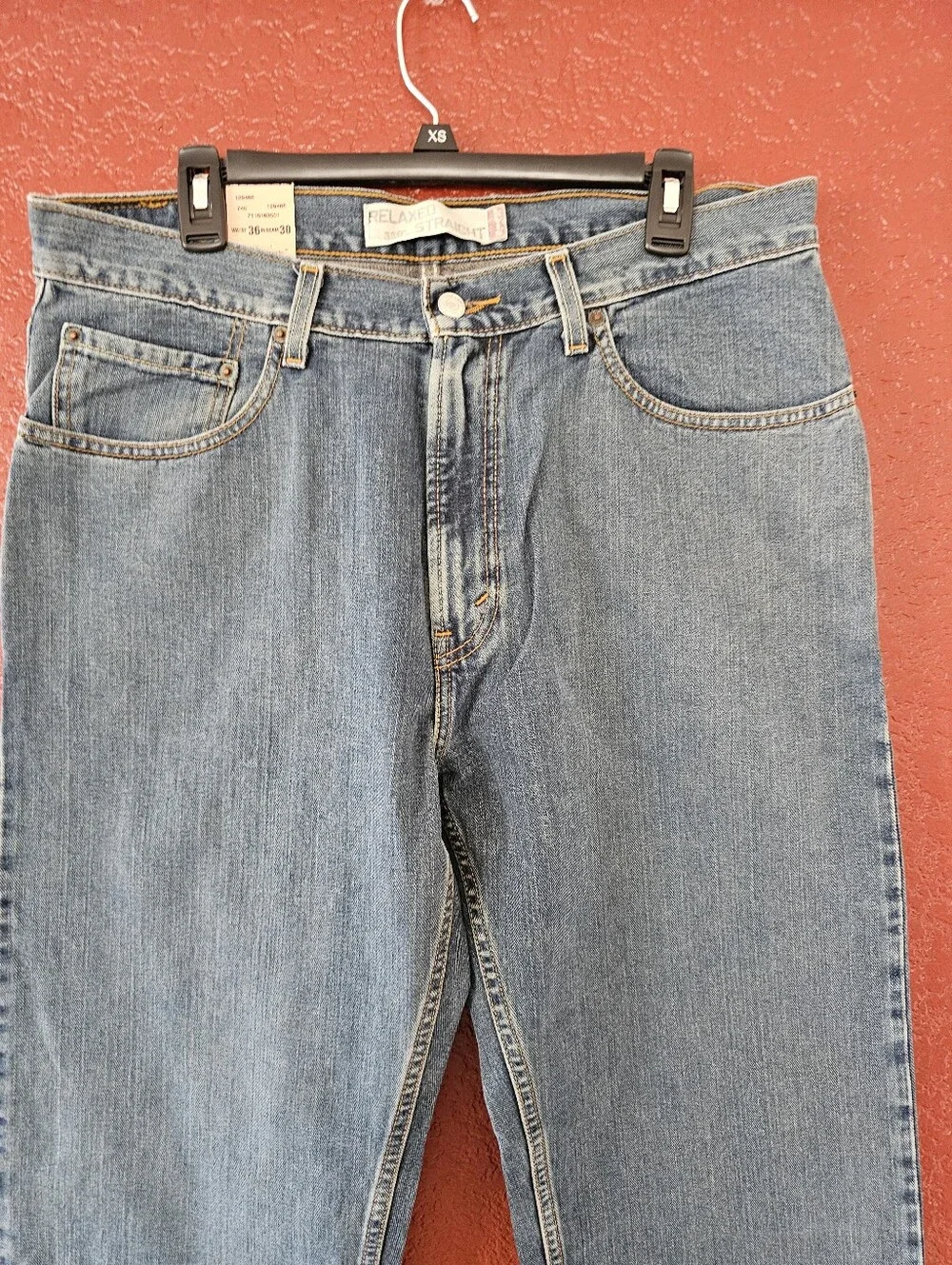 Levis straight leg